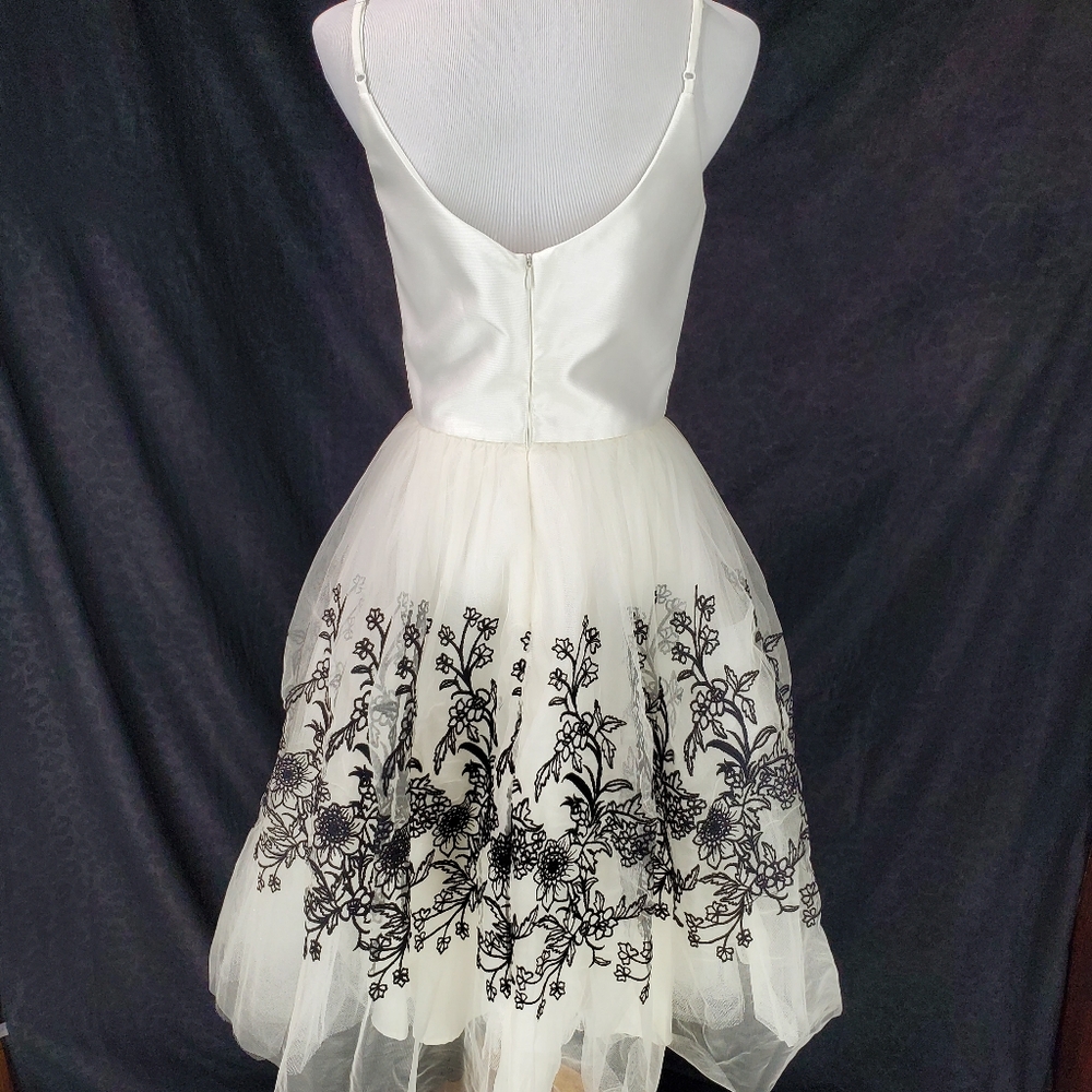 NWT Chi Chi London White Dress with Black Embroidery Fairy Glinda Princess Ball - Picture 10 of 17